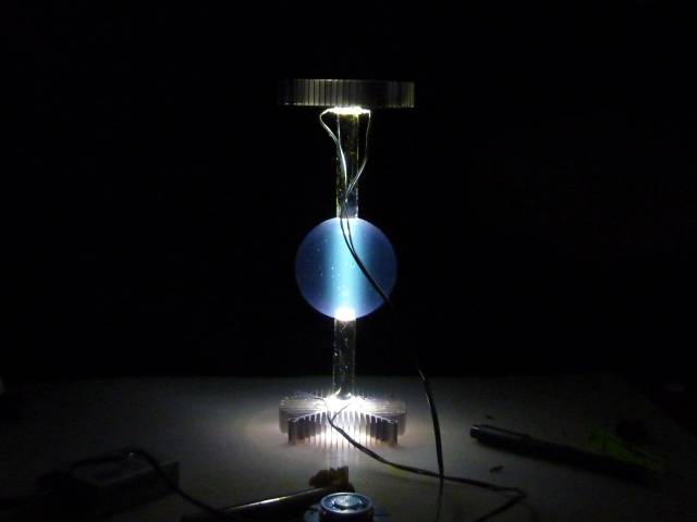 Test av LED-lys og lys i akryl